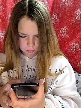 Zuli Kiska online show from 03/25/26, 07:35