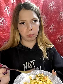 Zuli Kiska online show from 11/26/25, 11:54