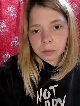 Snapshot of Zuli_Kiska chatting on 03/08/25, 12:44 Zuli Kiska online show from 03/08/25, 12:44
