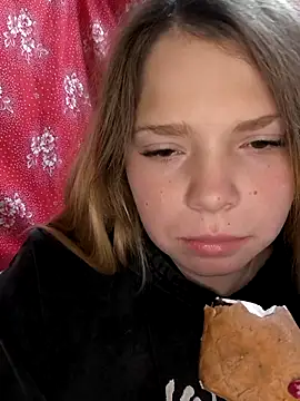 Zuli Kiska online show from 10/22/25, 08:08