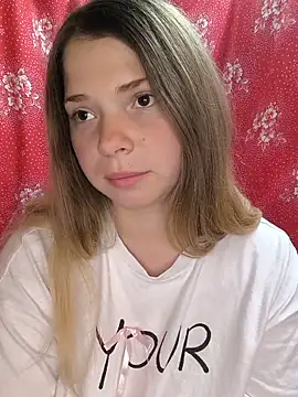 Snapshot of Zuli_Kiska chatting on 06/14/26, 04:30 Zuli Kiska online show from 06/14/26, 04:30