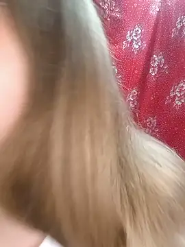 Snapshot of Zuli_Kiska chatting on 06/15/26, 05:40 Zuli Kiska online show from 06/15/26, 05:40