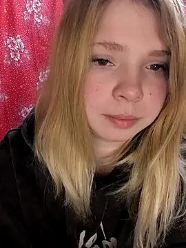 Snapshot of Zuli_Kiska chatting on 02/21/25, 12:05 Zuli Kiska online show from 02/21/25, 12:05