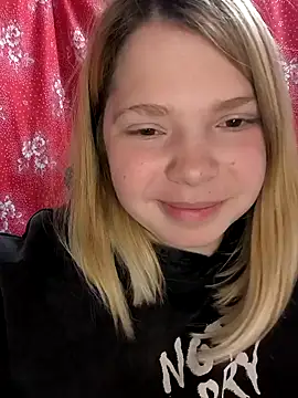 Snapshot of Zuli_Kiska chatting on 03/08/25, 09:18 Zuli Kiska online show from 03/08/25, 09:18