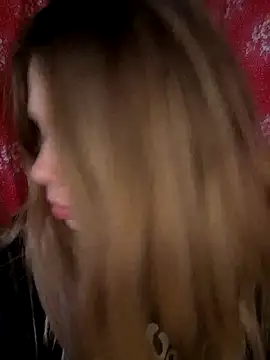 Snapshot of Zuli_Kiska chatting on 12/22/25, 11:21 Zuli Kiska online show from 12/22/25, 11:21