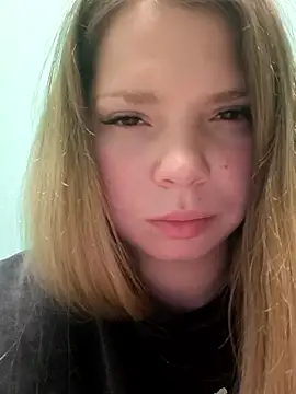 Snapshot of Zuli_Kiska chatting on 01/13/26, 09:41 Zuli Kiska online show from 01/13/26, 09:41