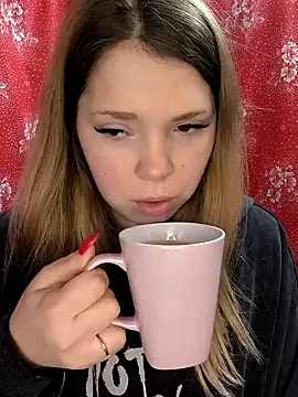 Snapshot of Zuli_Kiska chatting on 02/16/26, 07:40 Zuli Kiska online show from 02/16/26, 07:40