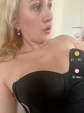 YourBlondee online show from 05/07/26, 04:06