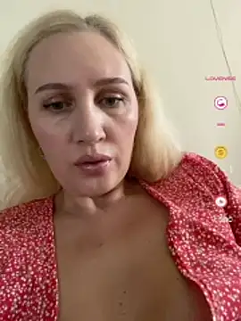 Snapshot of YourBlondee chatting on 07/15/26, 12:17 YourBlondee online show from 07/15/26, 12:17