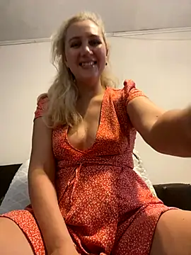 Snapshot of YourBlondee chatting on 10/02/25, 02:48 YourBlondee online show from 10/02/25, 02:48