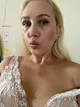 Snapshot of YourBlondee chatting on 07/12/26, 01:28 YourBlondee online show from 07/12/26, 01:28