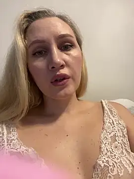Snapshot of YourBlondee chatting on 02/13/25, 02:12 YourBlondee online show from 02/13/25, 02:12