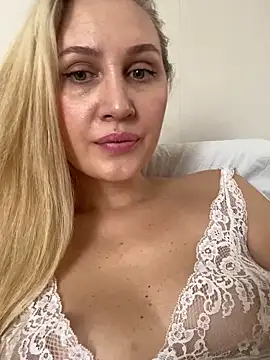 Snapshot of YourBlondee chatting on 02/12/25, 05:58 YourBlondee online show from 02/12/25, 05:58