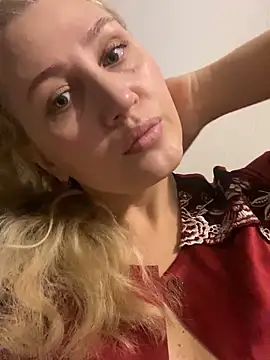 YourBlondee online show from 11/17/25, 01:31