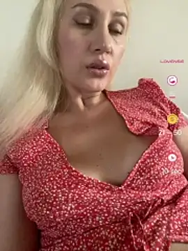 Snapshot of YourBlondee chatting on 07/14/26, 12:21 YourBlondee online show from 07/14/26, 12:21