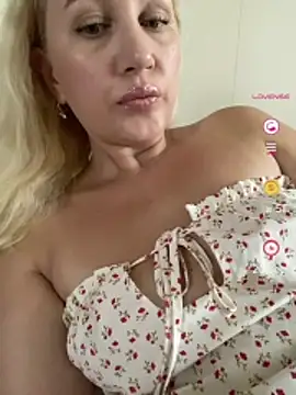 Snapshot of YourBlondee chatting on 07/09/26, 01:17 YourBlondee online show from 07/09/26, 01:17