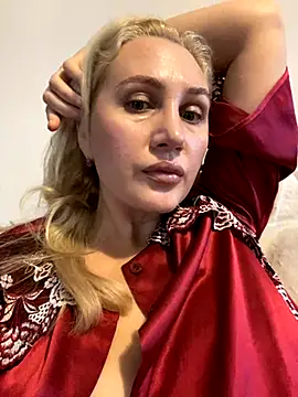 YourBlondee online show from 10/31/25, 02:19