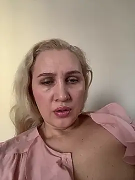 Snapshot of YourBlondee chatting on 02/13/26, 02:55 YourBlondee online show from 02/13/26, 02:55