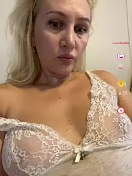 Snapshot of YourBlondee chatting on 07/11/26, 01:39 YourBlondee online show from 07/11/26, 01:39