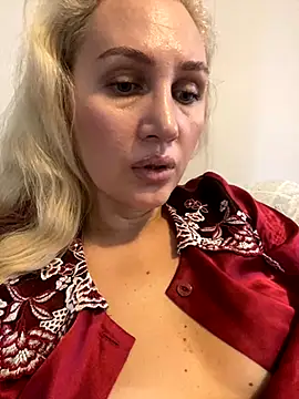 YourBlondee online show from 10/29/25, 03:27