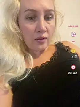 Snapshot of YourBlondee chatting on 07/06/26, 01:01 YourBlondee online show from 07/06/26, 01:01