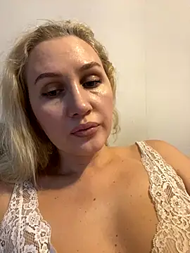 YourBlondee online show from 12/02/25, 02:56