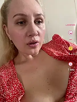 YourBlondee online show from 04/26/26, 11:07
