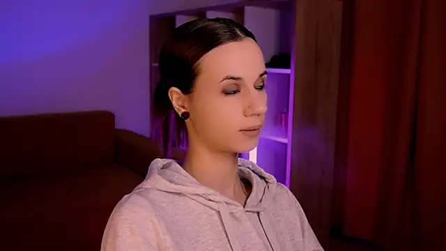 ItsAlisia online show from 10/25/25, 05:39