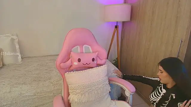 iriswest  online show from 10/25/25, 12:10