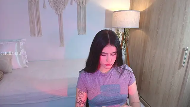 iriswest  online show from 11/19/25, 12:21