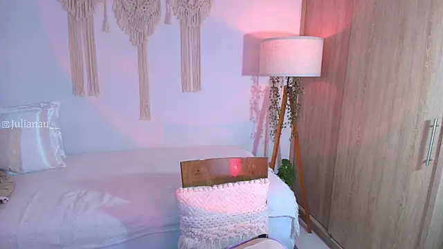 iriswest  online show from 11/17/25, 12:36