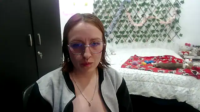 Snapshot of kittykalor09 chatting on 02/10/26, 02:21 kittykalor09 online show from 02/10/26, 02:21