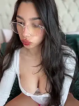Snapshot of LoveLillyy chatting on 01/21/25, 08:11 LoveLillyy online show from 01/21/25, 08:11