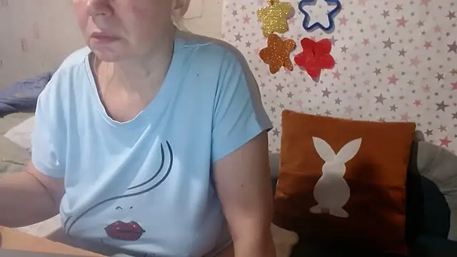 QueenLana online show from 12/01/25, 05:52