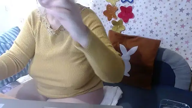 QueenLana online show from 12/04/25, 07:51