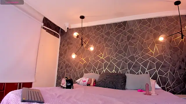 danaythamara1 online show from 10/31/25, 11:33