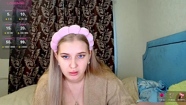 Adr1ana  online show from 12/03/25, 08:47