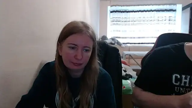 Snapshot of PeterAndJen chatting on 11/04/25, 08:18 PeterAndJen online show from 11/04/25, 08:18