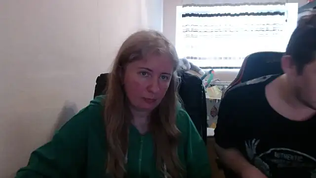 Snapshot of PeterAndJen chatting on 04/18/26, 07:07 PeterAndJen online show from 04/18/26, 07:07