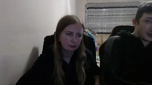 Snapshot of PeterAndJen chatting on 10/12/25, 06:20 PeterAndJen online show from 10/12/25, 06:20