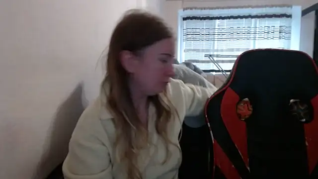 Snapshot of PeterAndJen chatting on 11/08/25, 07:34 PeterAndJen online show from 11/08/25, 07:34