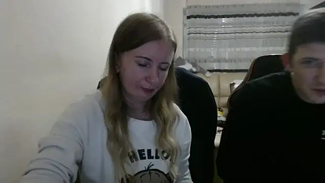 Snapshot of PeterAndJen chatting on 10/06/25, 07:36 PeterAndJen online show from 10/06/25, 07:36