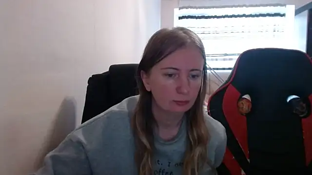 Snapshot of PeterAndJen chatting on 10/15/25, 07:05 PeterAndJen online show from 10/15/25, 07:05