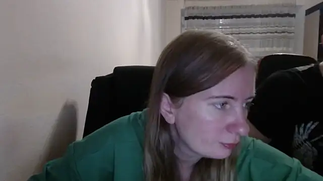 Snapshot of PeterAndJen chatting on 10/19/25, 06:21 PeterAndJen online show from 10/19/25, 06:21