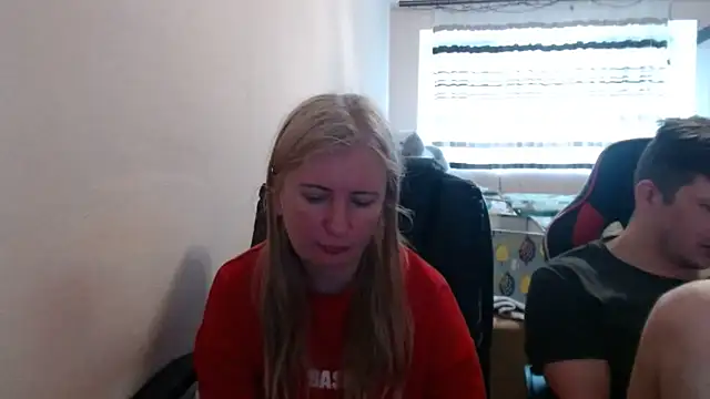 Snapshot of PeterAndJen chatting on 05/06/26, 07:45 PeterAndJen online show from 05/06/26, 07:45
