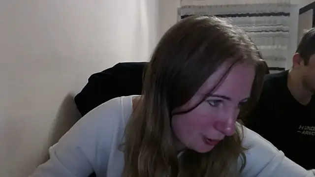 Snapshot of PeterAndJen chatting on 10/04/25, 06:31 PeterAndJen online show from 10/04/25, 06:31