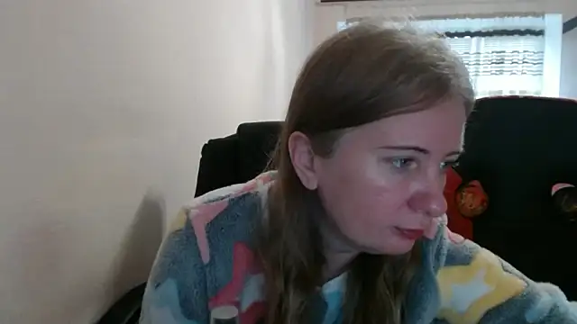 Snapshot of PeterAndJen chatting on 11/26/25, 08:14 PeterAndJen online show from 11/26/25, 08:14