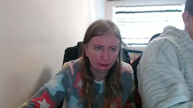 Snapshot of PeterAndJen chatting on 11/24/25, 07:41 PeterAndJen online show from 11/24/25, 07:41