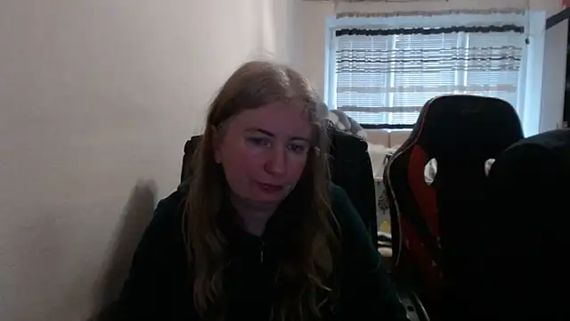 Snapshot of PeterAndJen chatting on 03/18/26, 06:20 PeterAndJen online show from 03/18/26, 06:20