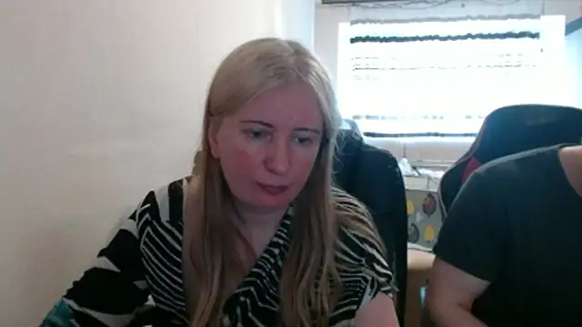 Snapshot of PeterAndJen chatting on 05/11/26, 04:04 PeterAndJen online show from 05/11/26, 04:04